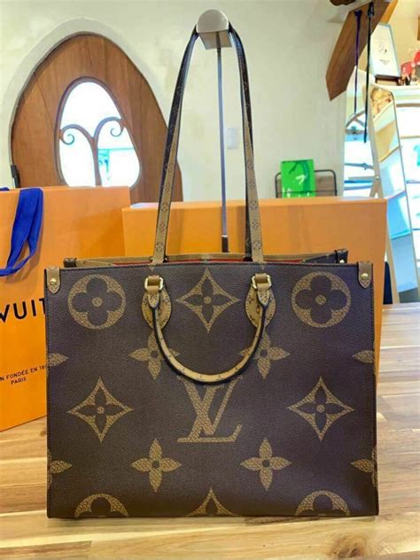 louis vuitton on the go tote|louis vuitton onthego monogram.